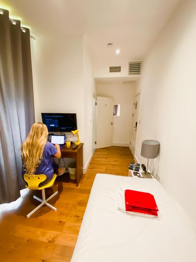 Titiwangsa One Accomodation At Paddington ลอนดอน ภายนอก รูปภาพ