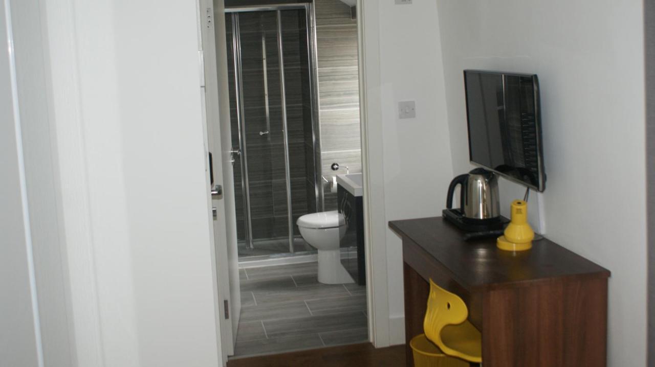 Titiwangsa One Accomodation At Paddington ลอนดอน ภายนอก รูปภาพ