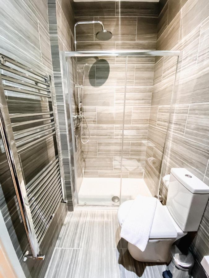 Titiwangsa One Accomodation At Paddington ลอนดอน ภายนอก รูปภาพ