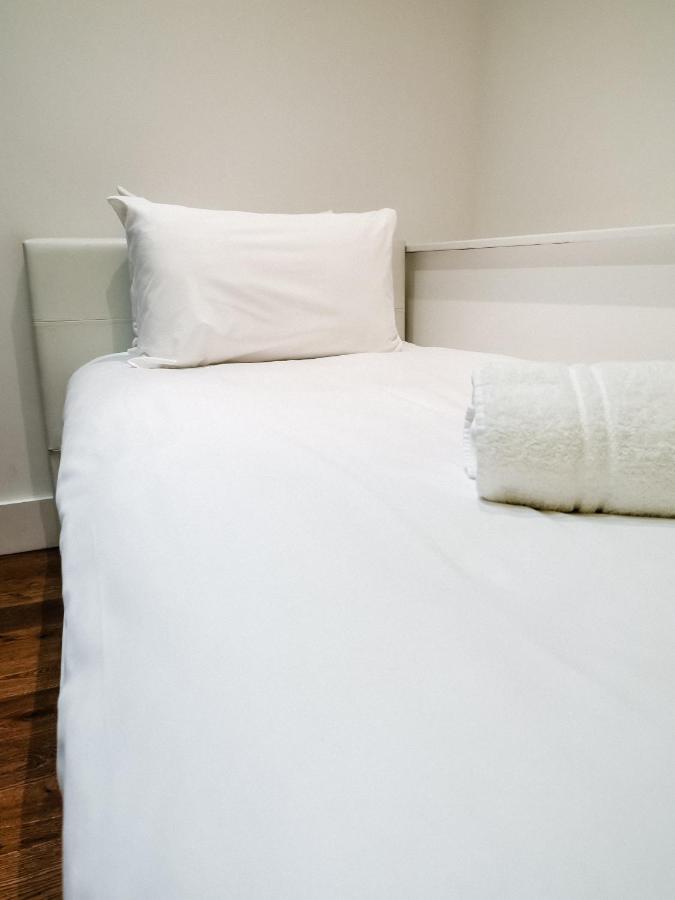 Titiwangsa One Accomodation At Paddington ลอนดอน ภายนอก รูปภาพ