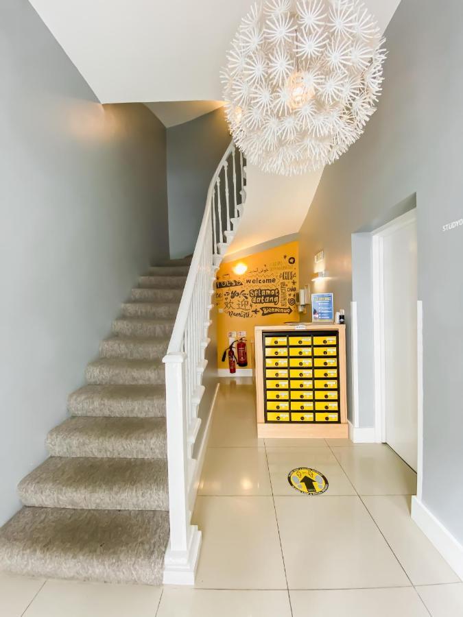 Titiwangsa One Accomodation At Paddington ลอนดอน ภายนอก รูปภาพ
