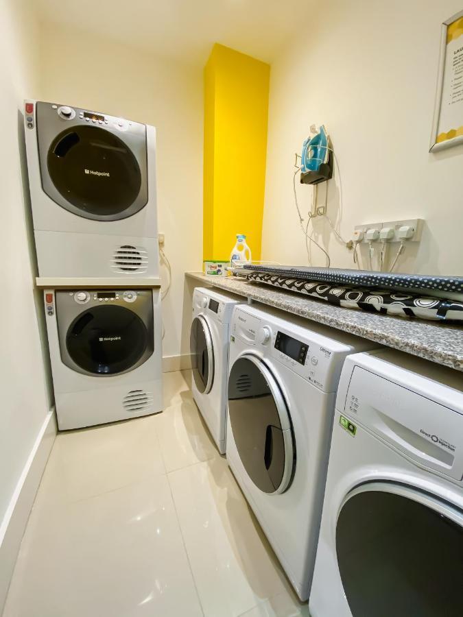 Titiwangsa One Accomodation At Paddington ลอนดอน ภายนอก รูปภาพ