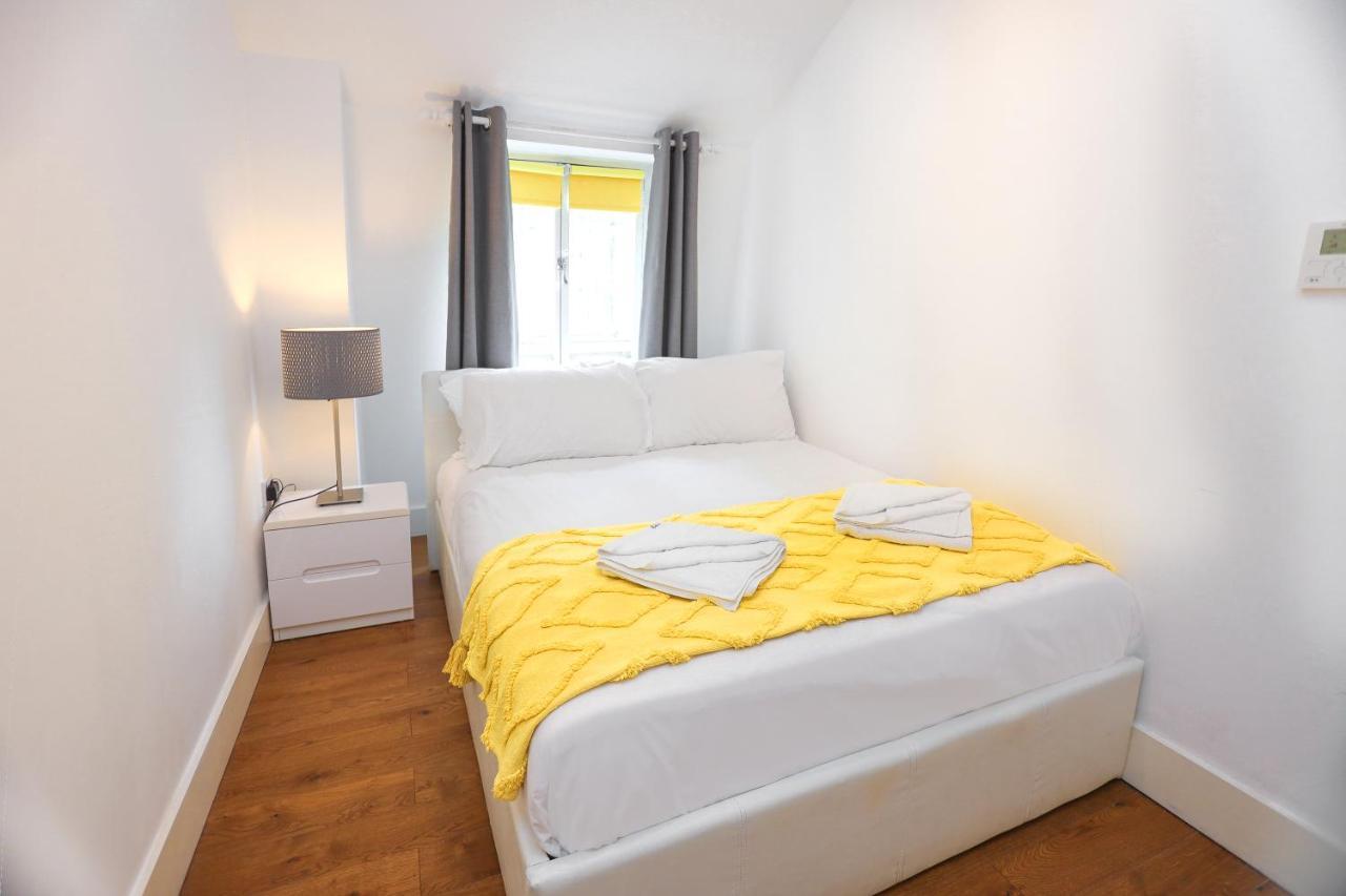 Titiwangsa One Accomodation At Paddington ลอนดอน ภายนอก รูปภาพ